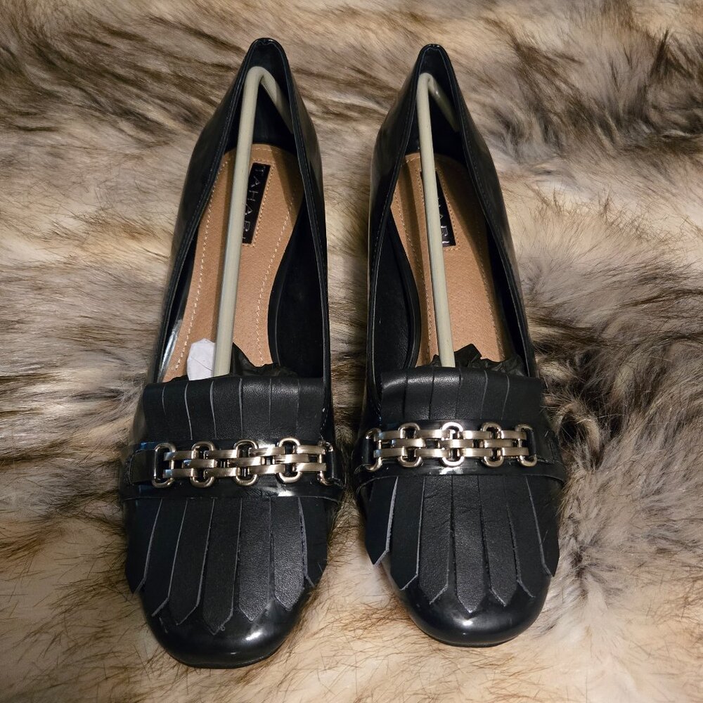 Tahari navy blue pumps